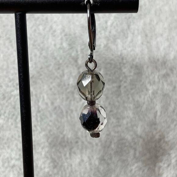 Vintage artisan drop earrings faceted black gray beads - Picture 5 of 6
